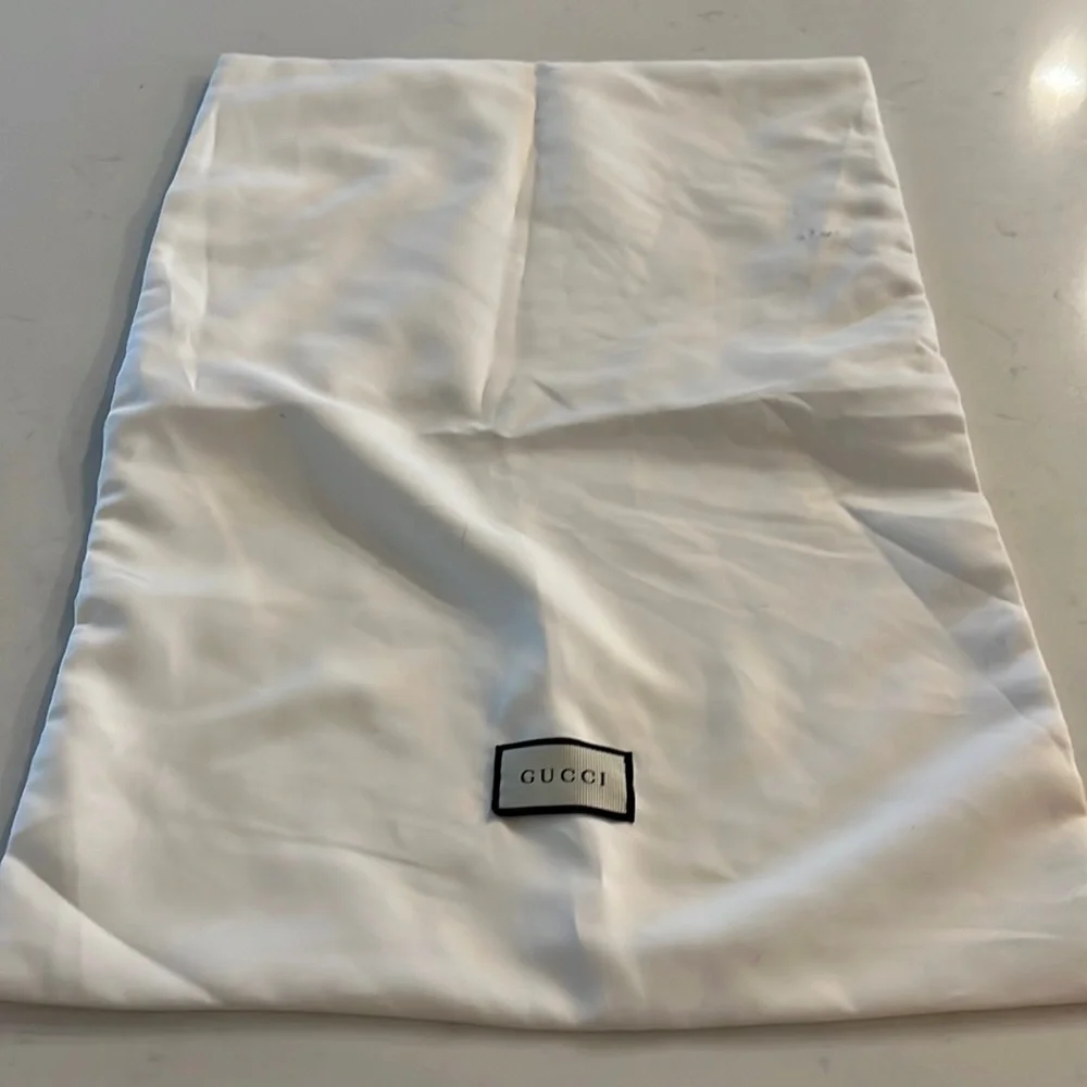 Gucci dust bag pre-owned a few stains - Picture 6 of 12